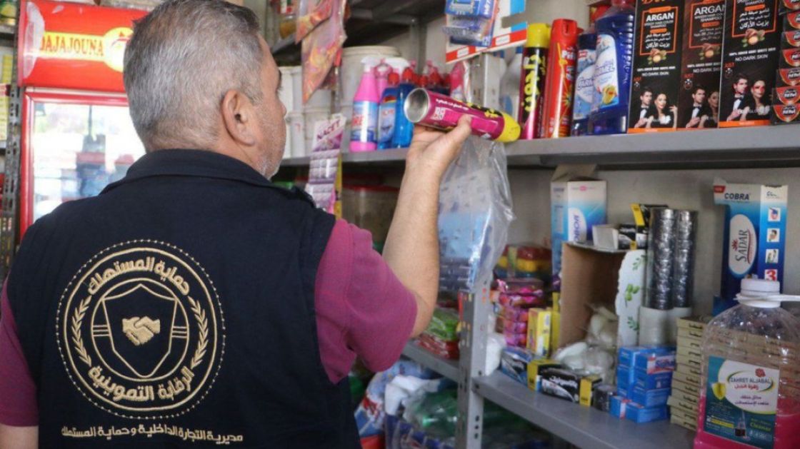 وزارة الاقتصاد تلزم المنتجين والمستوردين بتدوين الأسعار.. خطوة إيجابية وردود متباينة