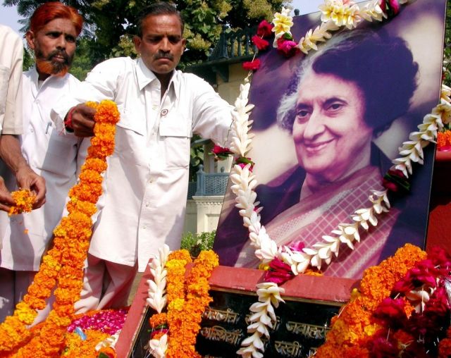 السيدة النحيلة  التي يندف شعرها ثلجاً