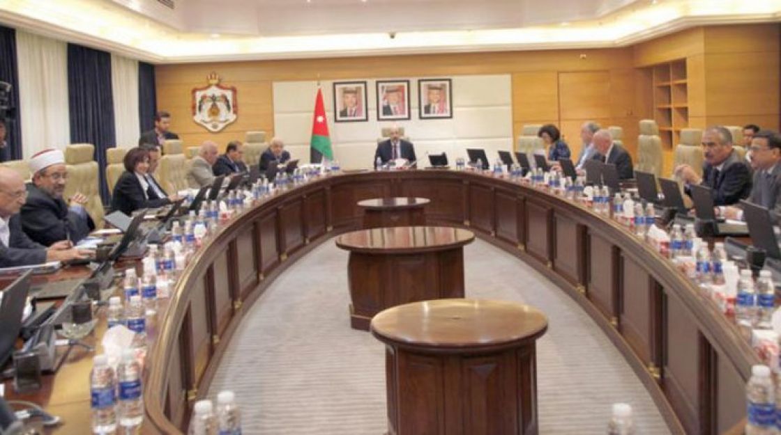 الحكومة الأردنية تقر قانون ضريبة الدخل بعد سجال عصيب