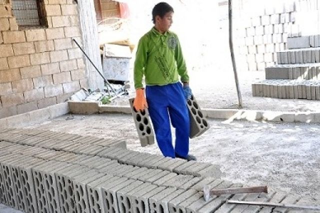 العمالة السورية في لبنان:  أجور متدنية وساعات عمل طويلة دون غطاء قانوني