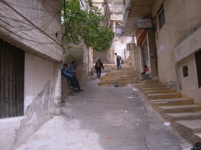 احتجاج في المزة 86.. والمحافظة ترد: هذه مشكلتكم..!