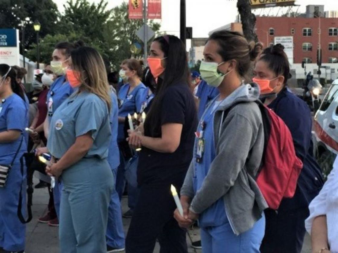 احتجاجات للكوادر الطبية في كاليفورنيا على نقص اللوازم الطبية