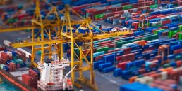 تراجع قياسي للتجارة العالمية صندوق النقد: (دافعوا عن العولمة)!