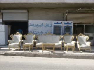 بيع المقتنيات ومعركة الأمعاء الخاوية المستمرة
