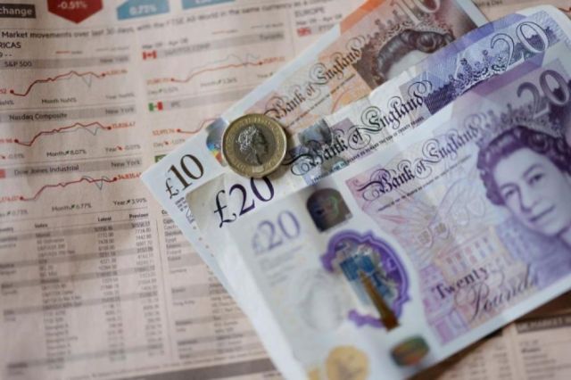 الإسترليني بأدنى مستوى له منذ 37 عاماً وخسائر لعدة بورصات أوروبية