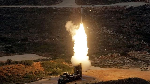 وزير الحرب &laquo;الإسرائيلي&raquo;: &laquo;الروس أطلقوا النار على طائراتنا&raquo;