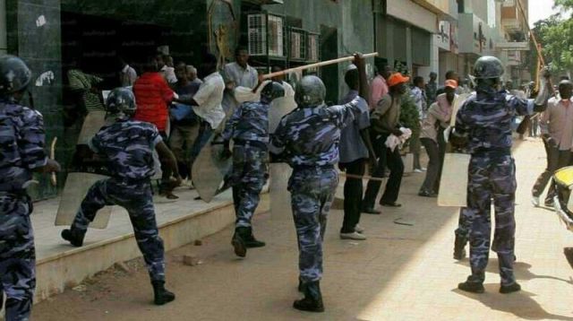 السودان: &laquo;قوى الحرية والتغيير&raquo; تدين عنف الشرطة ضد متظاهرين سلميّين