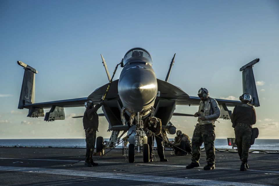 بكين: الطائرات والسفن الحربية لا تخيفنا!