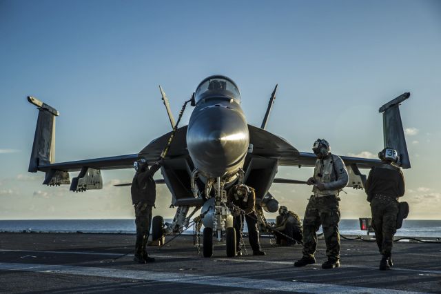 بكين: الطائرات والسفن الحربية لا تخيفنا!