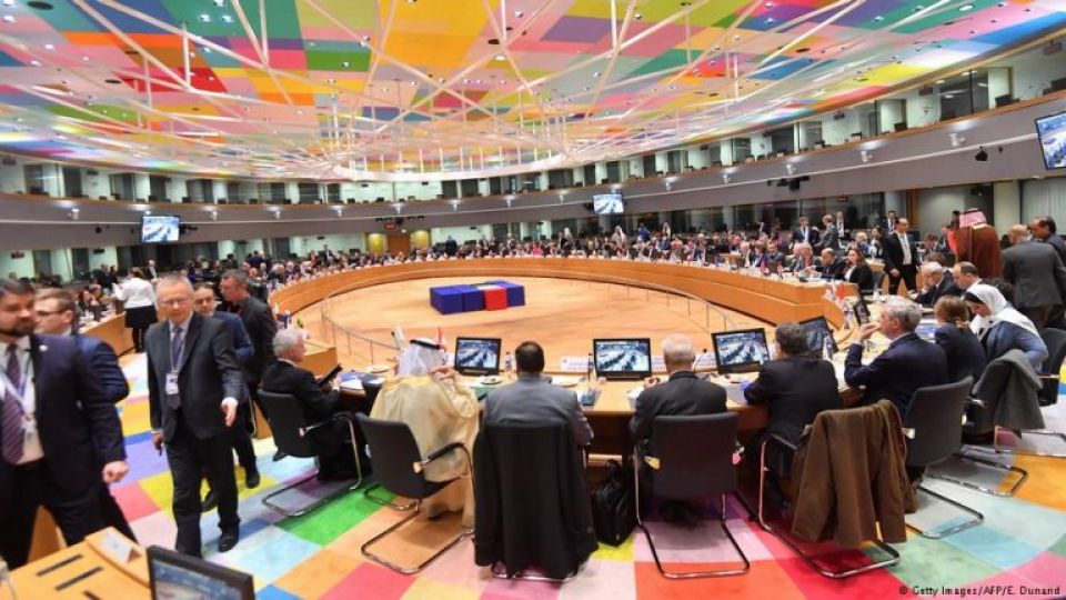 افتتاحية قاسيون 1069: مانحو العقوبات و&laquo;تطبيع&raquo; الكارثة!