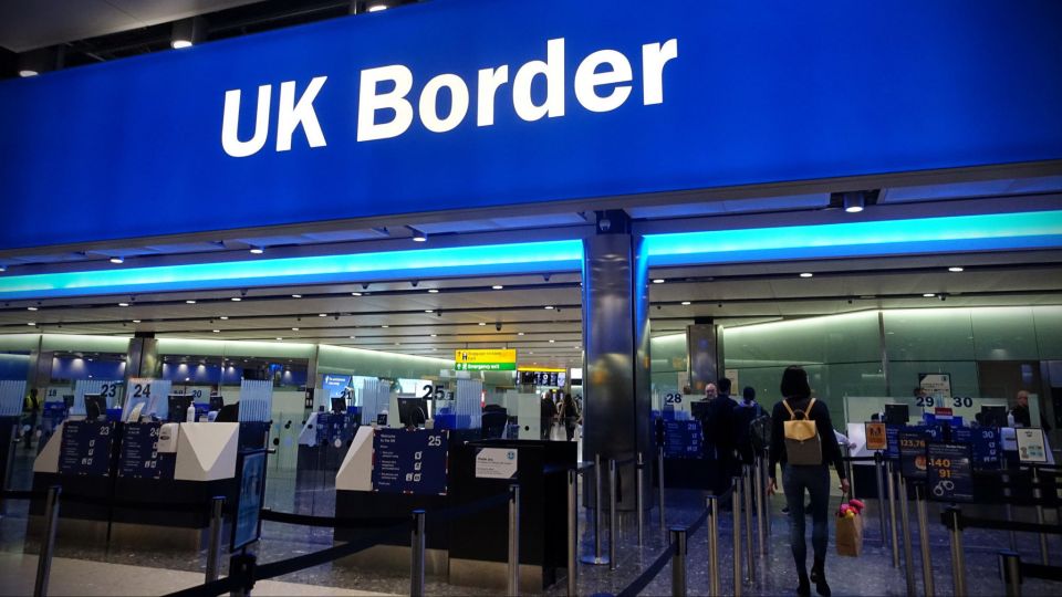 بريطانيا: إضراب أعياد رأس السنة لعمّال الحدود قد يشلّ حركة المسافرين والبضائع