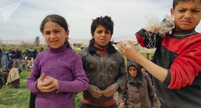 مركز المصالحة: خروج 106 آلاف مدني من الغوطة الشرفية خلال "الهدنة"