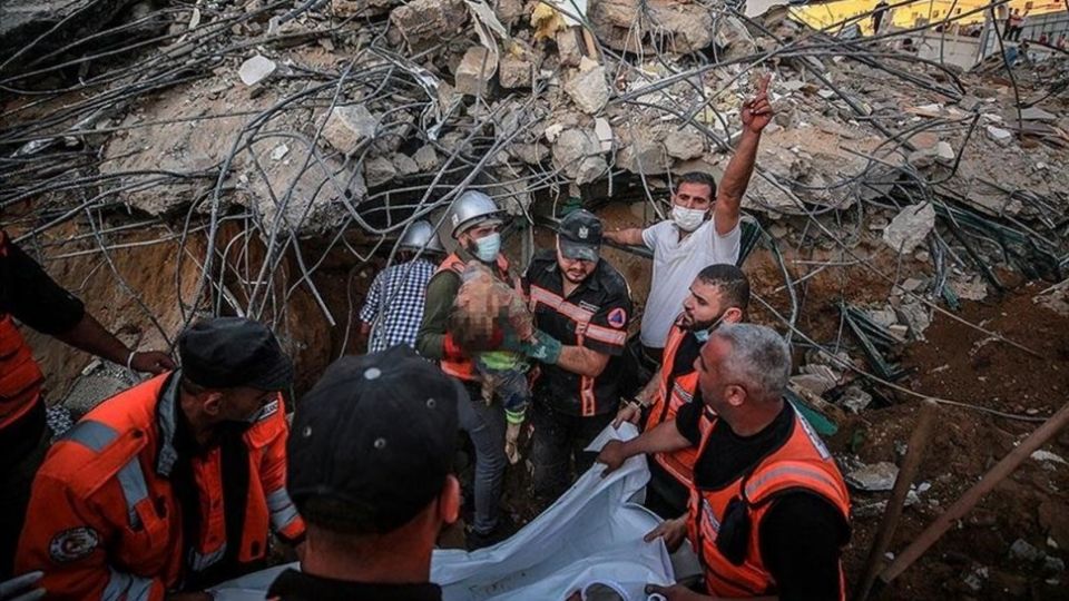 استشهاد 8 أطفال وسيدتين من عائلة واحدة، بمجزرة للاحتلال بمخيّم الشاطئ