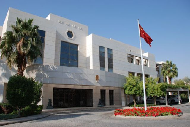 السفير الصيني في سورية يؤكد أنّ العقوبات تفاقِمُ معاناة الشعب السوري والصين تعتزم تقديم مساعدات