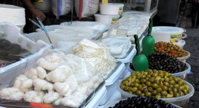 خريف أو ربيع.. أسعار الأجبان والألبان يحددها جشع التجار