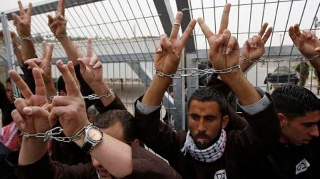آلاف الأسرى الفلسطينيين من كل الفصائل يبدأون معركة جديدة ضد السجّان الصهيوني