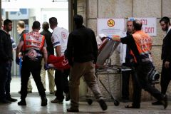 عملية طعن في القدس واستهداف آليات للاحتلال في طولكرم