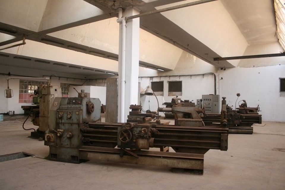 تقارير النقابات: الإنتاج في القطاع العام يعاني نقص العمال وإنقطاع الكهرباء!