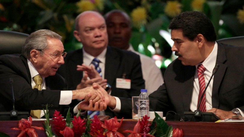 كوبا تعلن دعمها لفنزويلا ومادورو يطلب صلاحيات إضافية