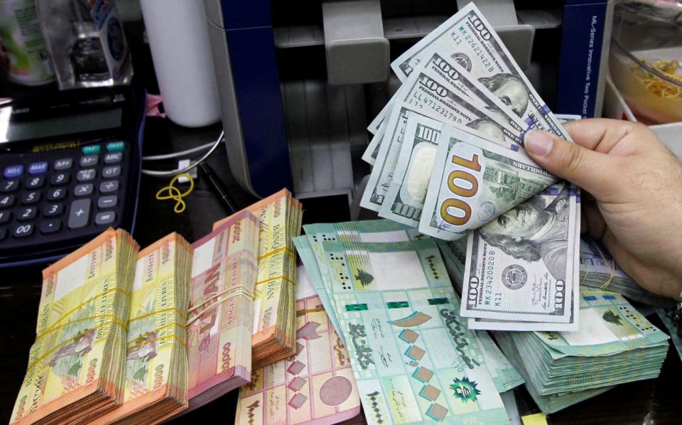 الدولار يقترب من 90 ألف ليرة في لبنان