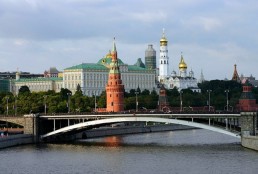 بوتين وميركل يبحثان صيغ المساعدة الدولية في تسوية الأزمة الأوكرانية