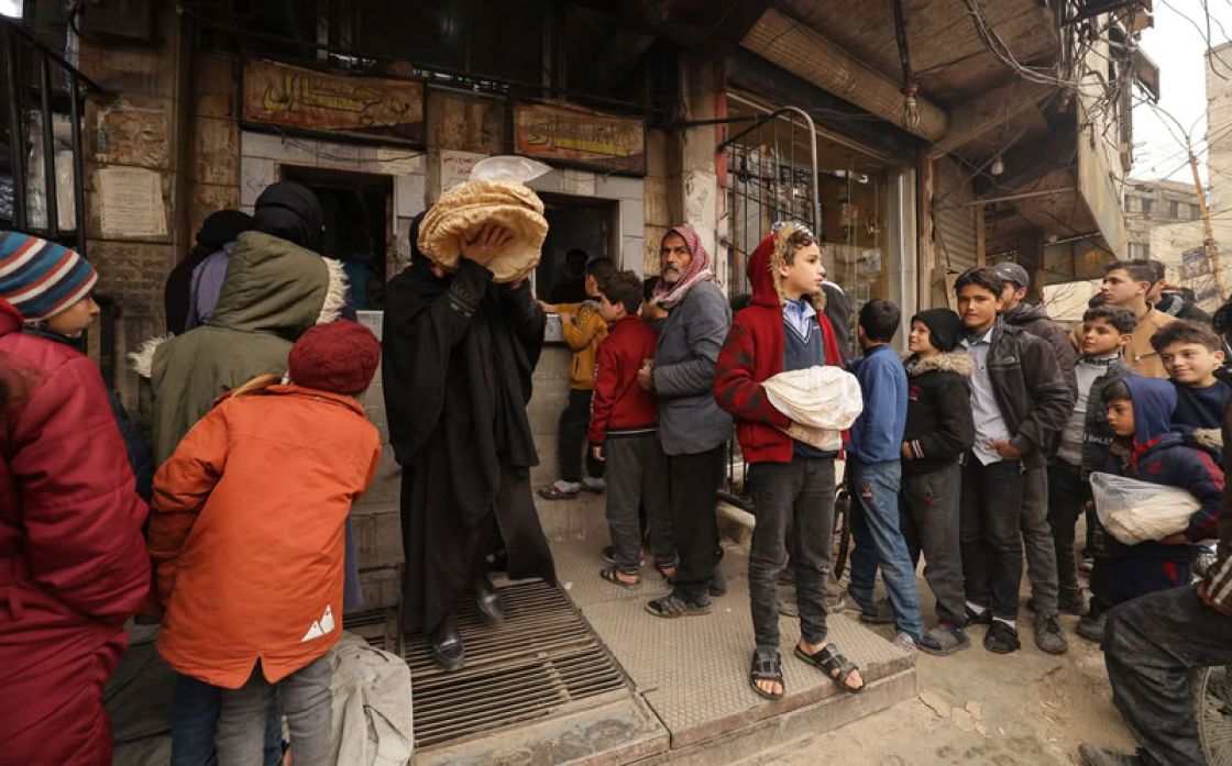 الفجوة الرقمية والفقر... عندما يُقصى السوريون عن اقتصاد المستقبل