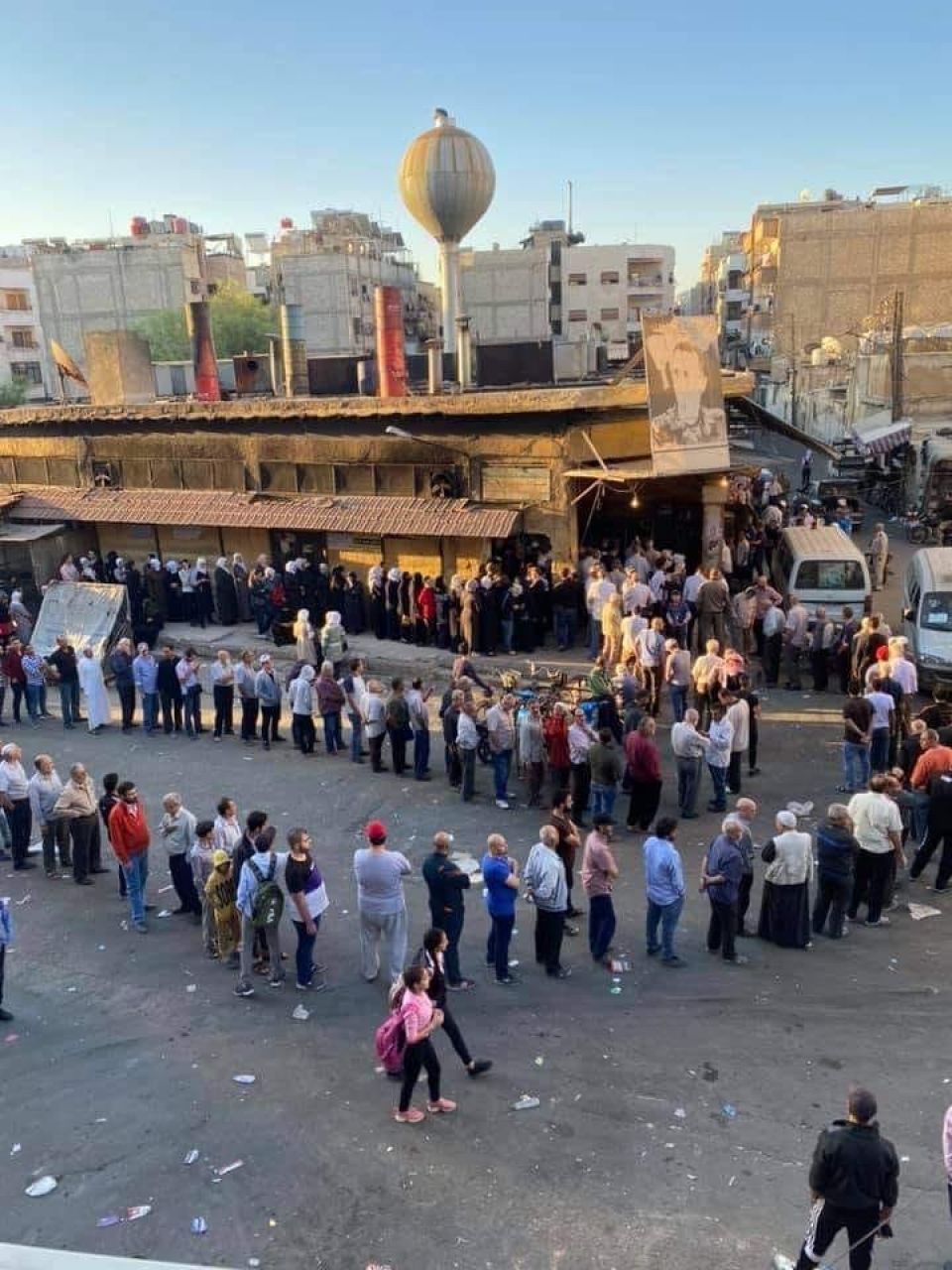 رغيف الخبز من أزمة إلى أخرى دون حلول..