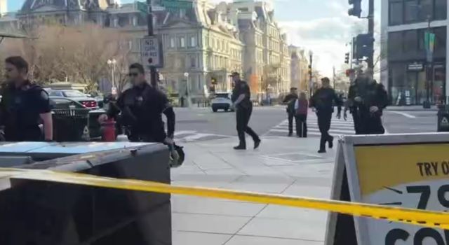 إطلاق نار محاذٍ للبيت الأبيض ونشر 500 جندي إضافي عقب مقتل حارسين