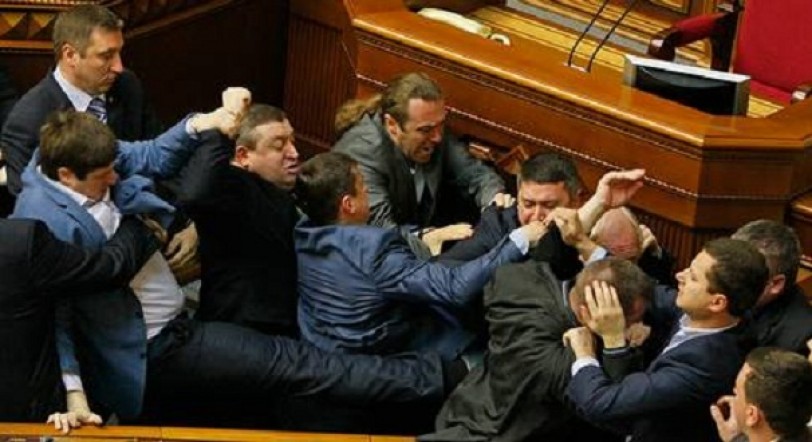 البرلمان الأوكراني: عراك بين شيوعيين وقوميين