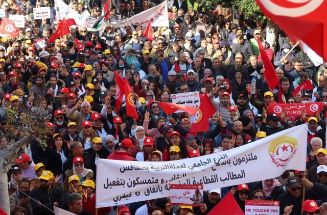 تونس وأزمة المهاجرين.. ورقة ابتزاز أمريكية