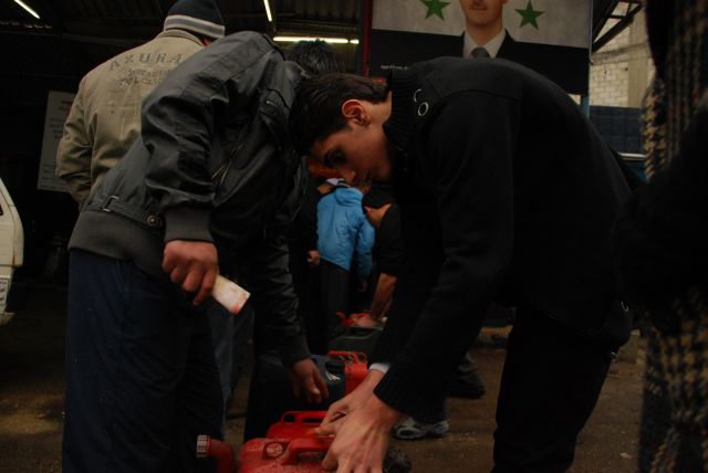 فقر السوريين.. (عثرة) على طريق النمو!  استراتيجية الحكومة الجديدة