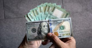 الليرة اللبنانية تواصل انهياراً غير مسبوق