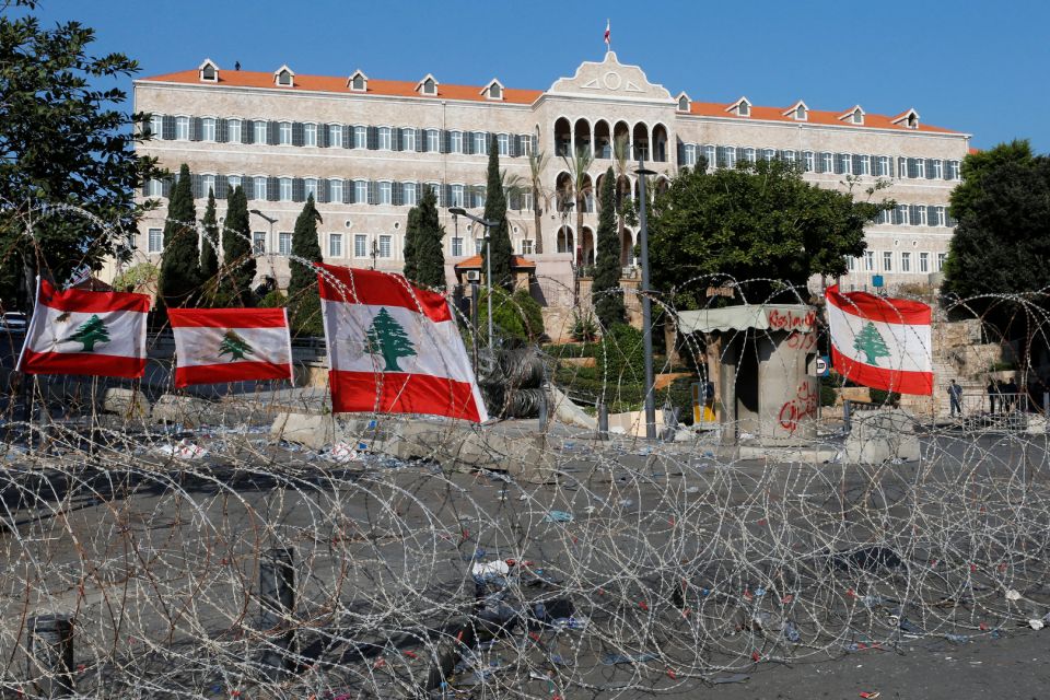 استقالة الحكومة اللبنانية كان مطروحاً وطلبت تدخّلاً أمريكياً بشأن الأزمة مع الخليج