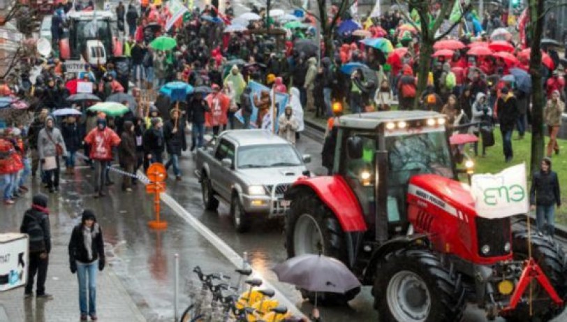 احتجاجات على الاتفاق التجاري المتوقع بين الاتحاد الأوروبي وواشنطن