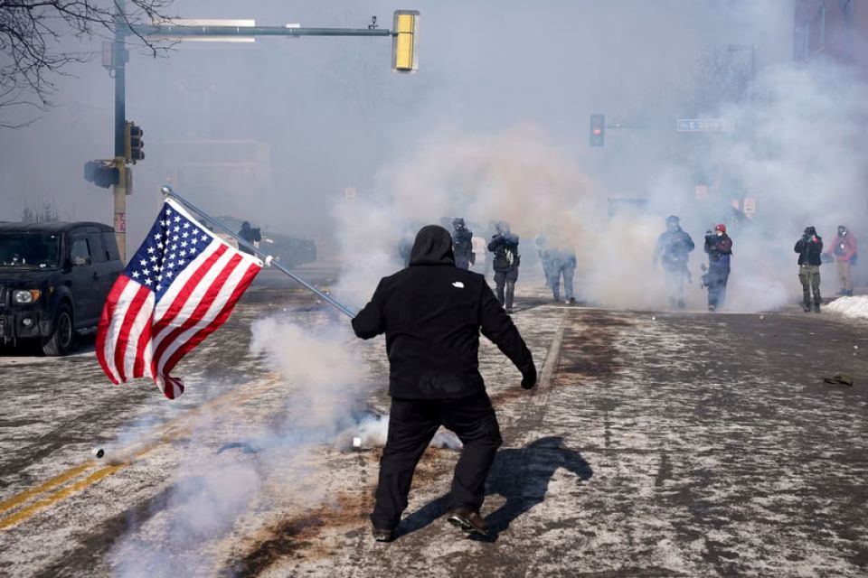 مقتل مواطن أمريكي على يد قوات فيدرالية: الصراع الداخلي كمرآةٍ لأزمة المنظومة