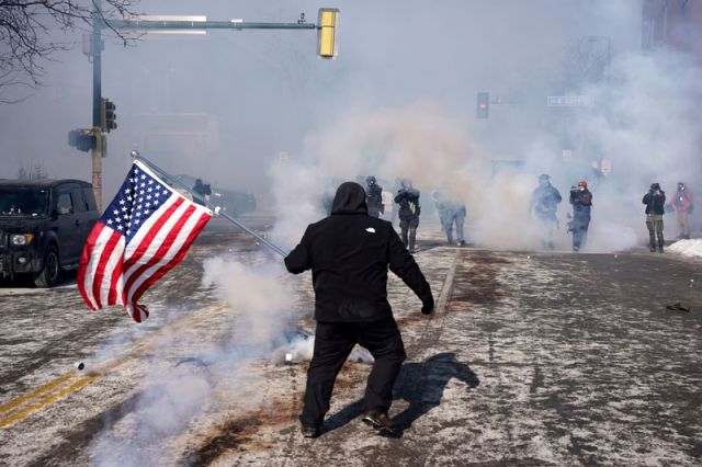 مقتل مواطن أمريكي على يد قوات فيدرالية: الصراع الداخلي كمرآةٍ لأزمة المنظومة