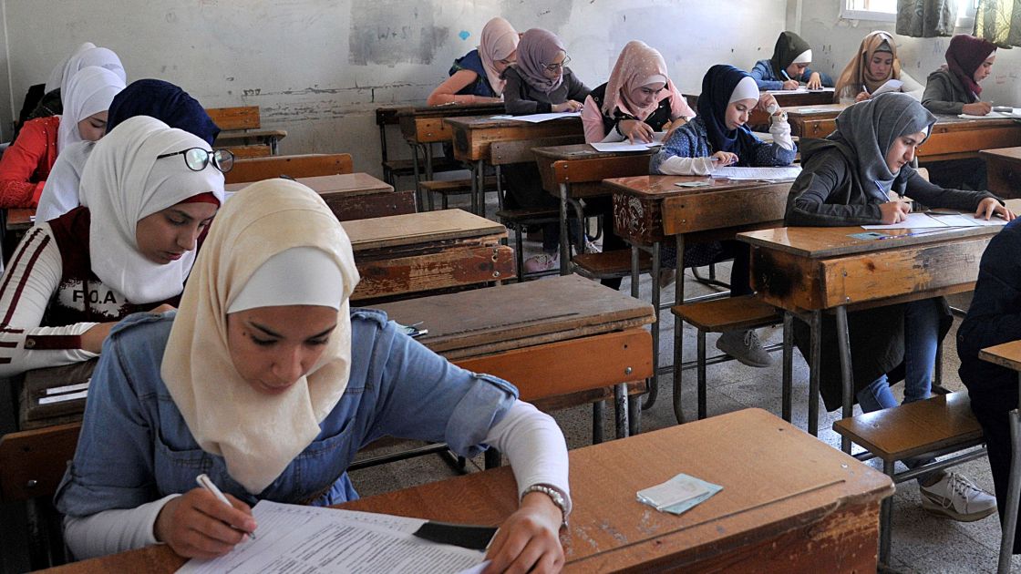 إرث الاستقواء بالسلطة في القاعات الامتحانية… بين الأمس واليوم