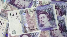 سعر صرف "الاسترليني" يتهاوى إلى 99 "سنت"