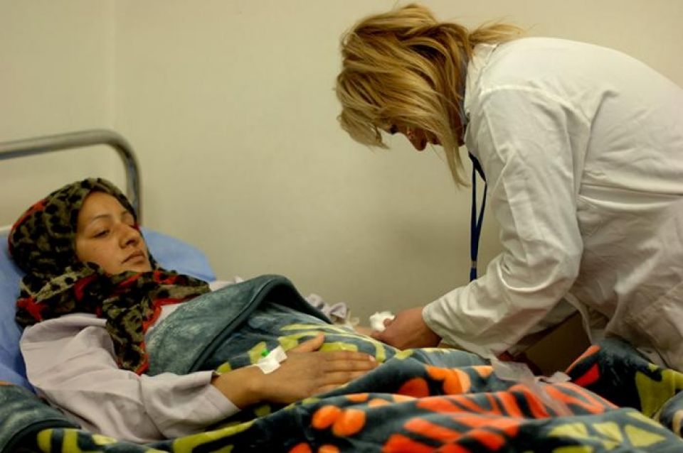 الولادة بمئة وخمسين ألف.. الداية هي الحل