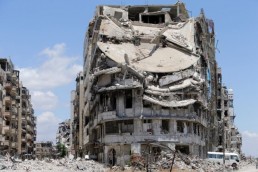 حتى الأنقاض!.. هل تفعلها &laquo;حكومة تصريف الأعمال&raquo; لإسقاط نموذج ما بعد الحرب العالمية؟