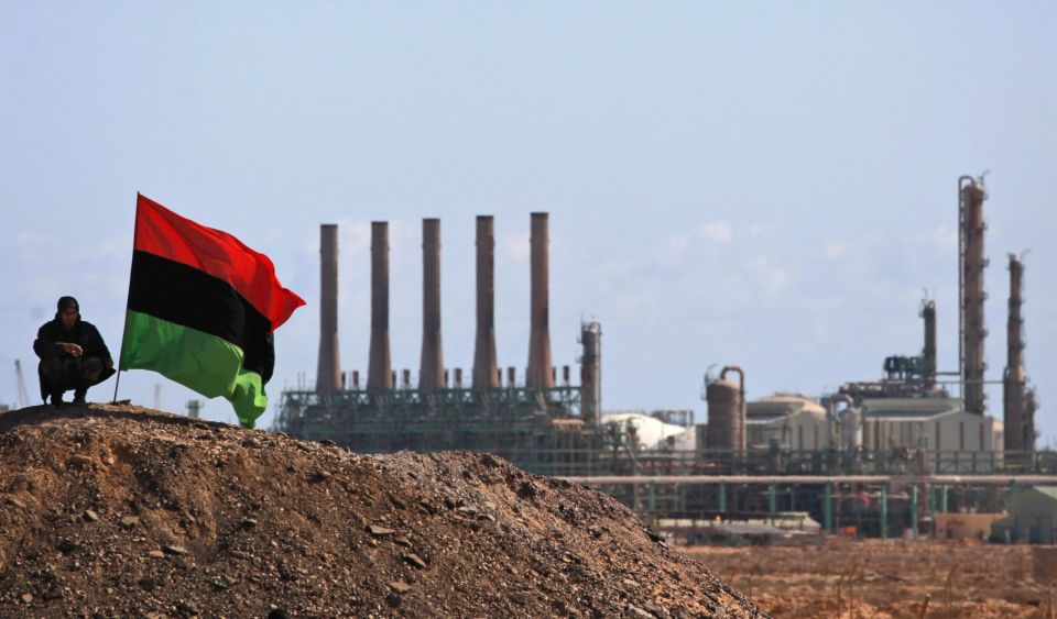 ليبيا.. صراع حول النفط ومبادرة جديدة للحل