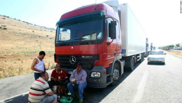 مكاتب غير مرخصة.. وابتزاز!