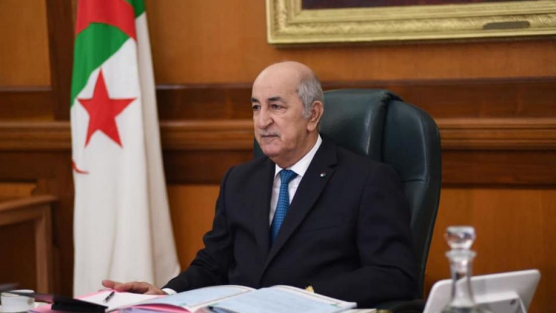 الرئيس الجزائري ينفي نيته الاستقالة ويقول «الجيش سندي»