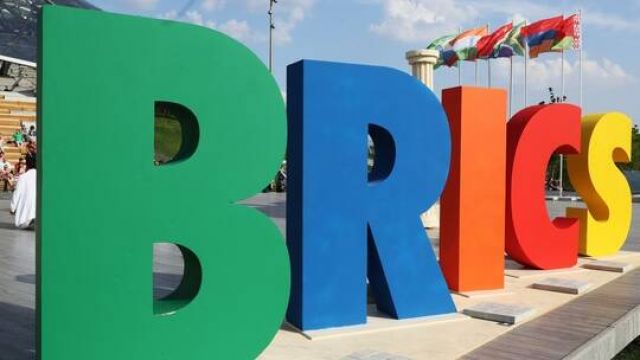 بنك بريكس يصادق على مشاريع في روسيا والهند بأكثر من مليار دولار