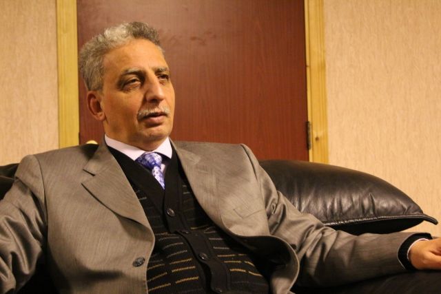 عرفات: ليس بعيداً أن يصبح الدولار عملة عادية