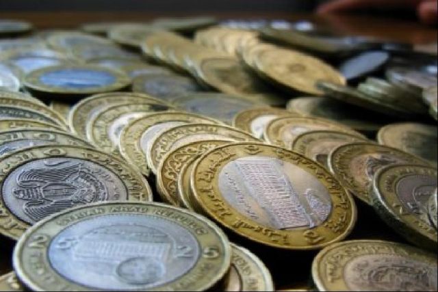 الليرة تنخفض بمعدل 33%.. والدولار يزيد الهيمنة على السوق في الـ2014!