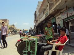 أطفال &laquo;بسطات الموت&raquo;.. يهجرون الدراسة ليتحولوا إلى مروجي &laquo;مخدرات&raquo; وبائعي سجائر