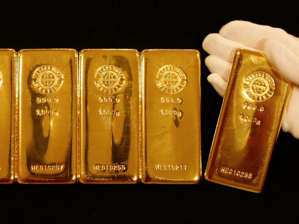الذهب هو المنافس الرئيسي للعملات المعتمدة على القروض، مثل الدولار الأمريكي واليورو