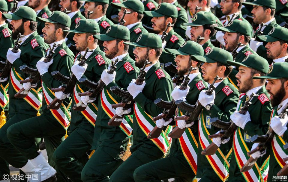 إيران تنشر 50 ألف من قواتها على الحدود مع أذربيجان وأرمينيا