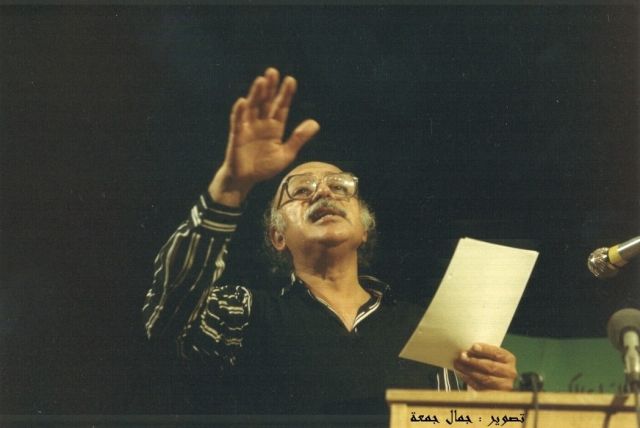 المطالبة بإنقاذ الشاعر العراقي مظفر النّواب!